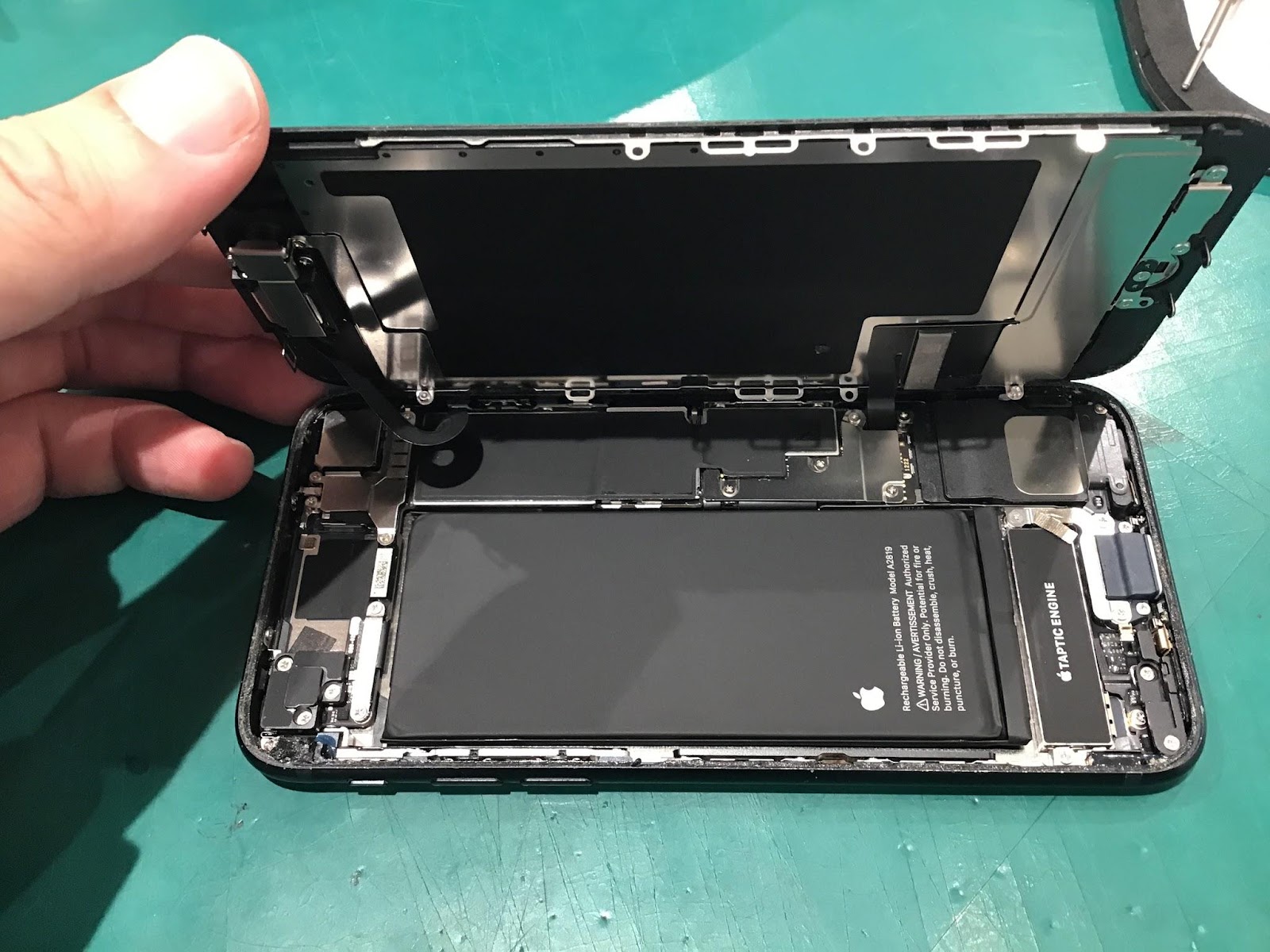 iPhoneSE第3世代のバッテリー交換はスマホ修理工房グランデュオ蒲田店にお任せください！